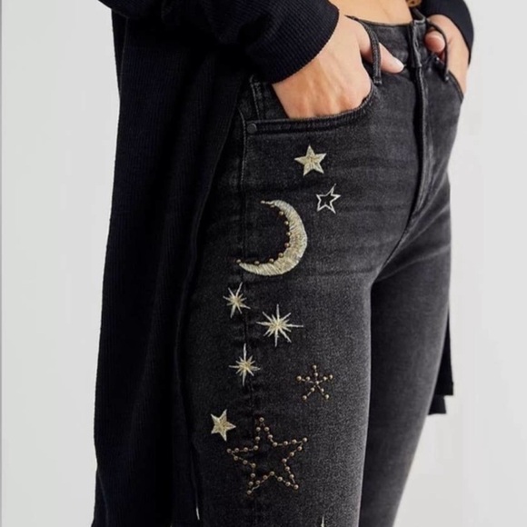 135 NWT Free People x Driftwood Farrah High Rise Flare Jean Star Black Celestial - Picture 5 of 13